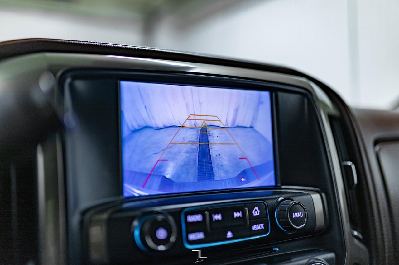 2017 Chevrolet Silverado 1500 4x4 Crew Cab High Country High Desert Pkg Leather Roof Nav Red Deer AB