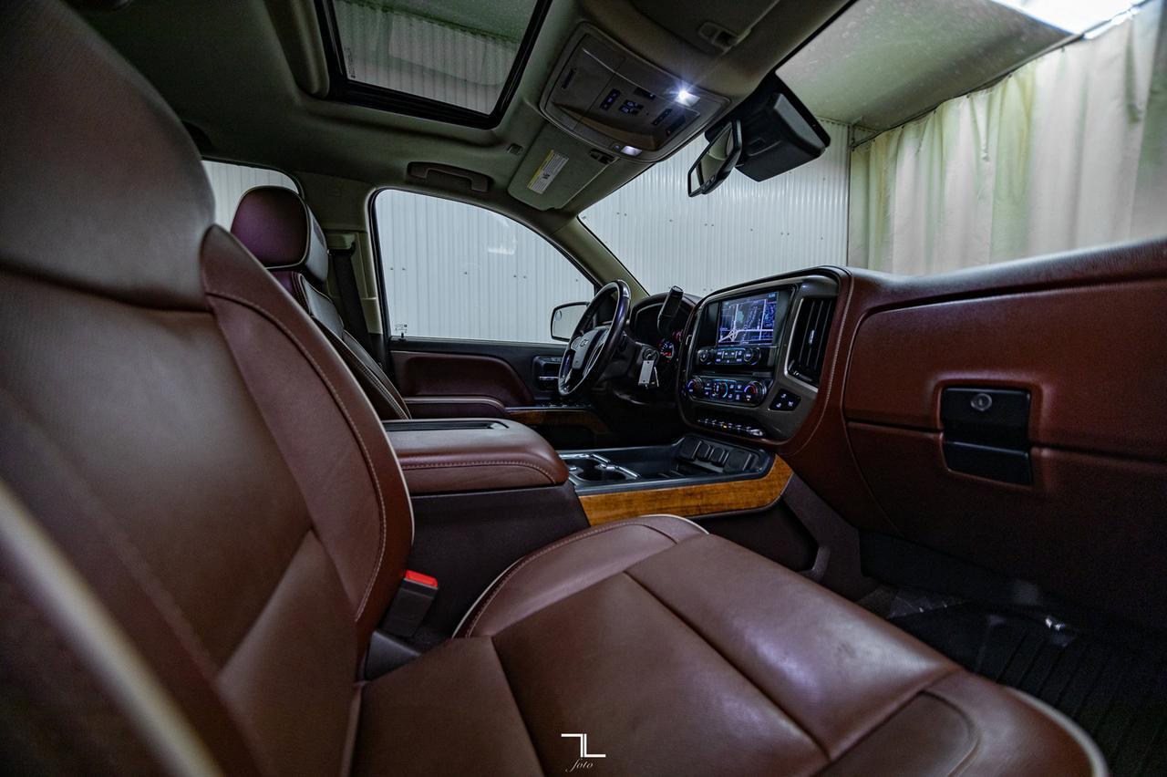 2017 Chevrolet Silverado 1500 4x4 Crew Cab High Country High Desert Pkg Leather Roof Nav Red Deer AB