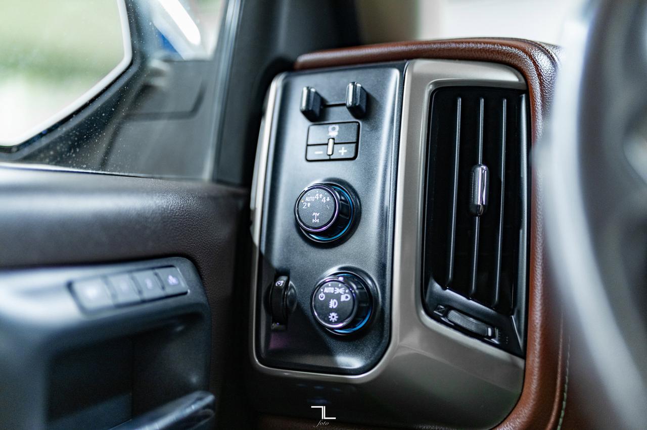 2017 Chevrolet Silverado 1500 4x4 Crew Cab High Country High Desert Pkg Leather Roof Nav Red Deer AB