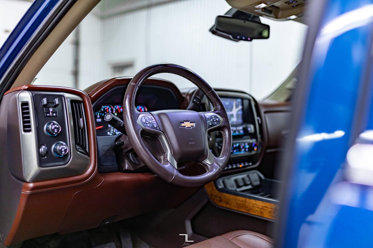 2017 Chevrolet Silverado 1500 4x4 Crew Cab High Country High Desert Pkg Leather Roof Nav Red Deer AB