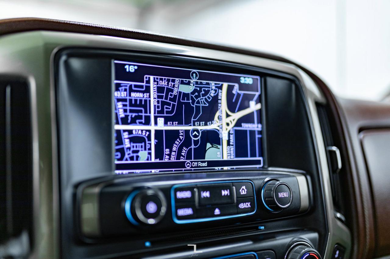 2017 Chevrolet Silverado 1500 4x4 Crew Cab High Country High Desert Pkg Leather Roof Nav Red Deer AB