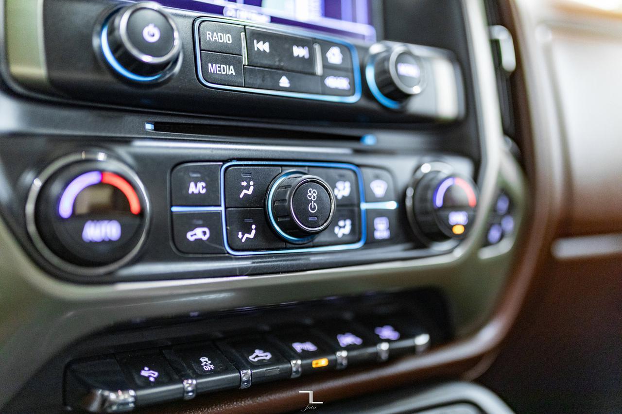 2017 Chevrolet Silverado 1500 4x4 Crew Cab High Country High Desert Pkg Leather Roof Nav Red Deer AB