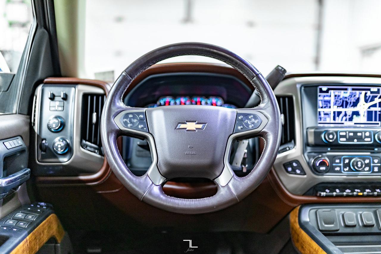 2017 Chevrolet Silverado 1500 4x4 Crew Cab High Country High Desert Pkg Leather Roof Nav Red Deer AB