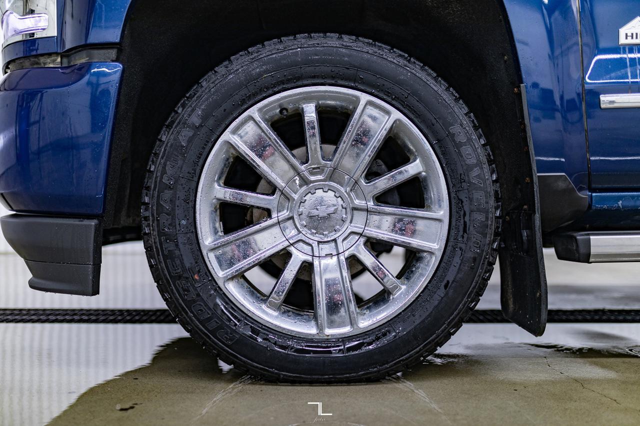 2017 Chevrolet Silverado 1500 4x4 Crew Cab High Country High Desert Pkg Leather Roof Nav Red Deer AB