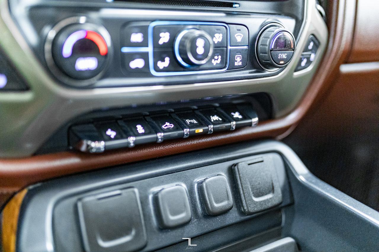 2017 Chevrolet Silverado 1500 4x4 Crew Cab High Country High Desert Pkg Leather Roof Nav Red Deer AB