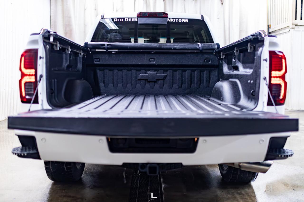 2017 Chevrolet Silverado 1500 4x4 Crew Cab High Country Leather Roof Nav BCam Red Deer AB
