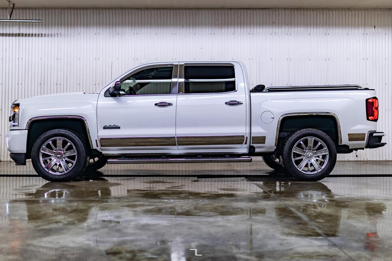 2017 Chevrolet Silverado 1500 4x4 Crew Cab High Country Leather Roof Nav BCam Red Deer AB
