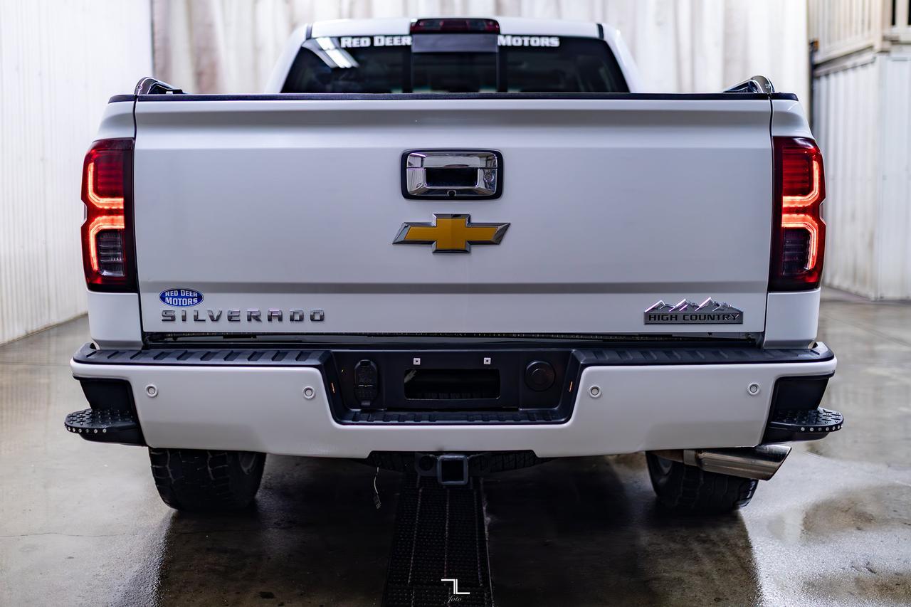 2017 Chevrolet Silverado 1500 4x4 Crew Cab High Country Leather Roof Nav BCam Red Deer AB