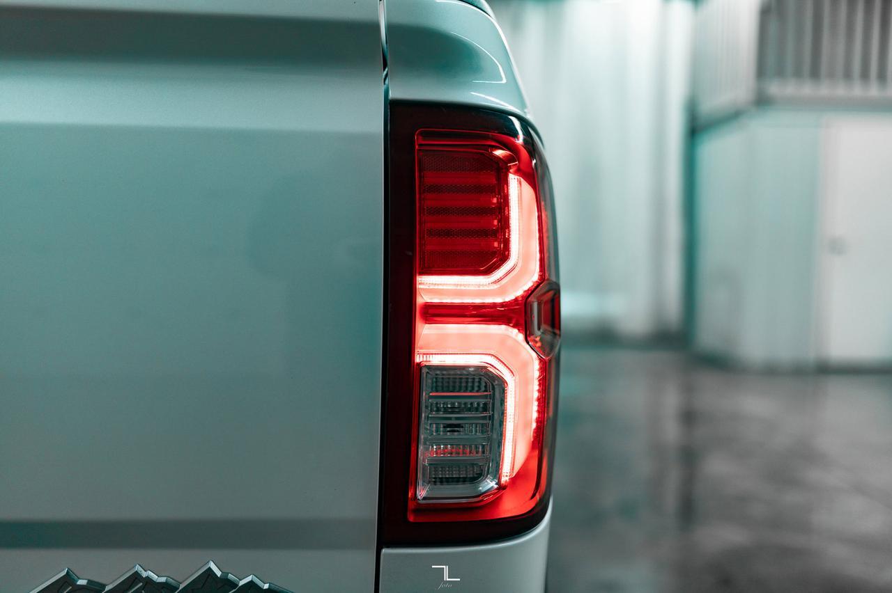 2017 Chevrolet Silverado 1500 4x4 Crew Cab High Country Leather Roof Nav BCam Red Deer AB