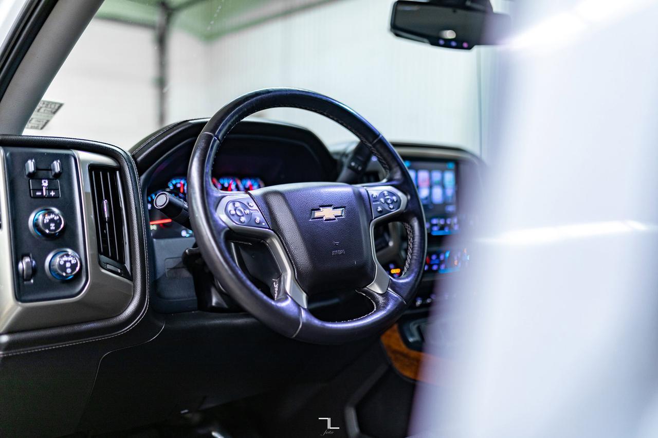 2017 Chevrolet Silverado 1500 4x4 Crew Cab High Country Leather Roof Nav BCam Red Deer AB