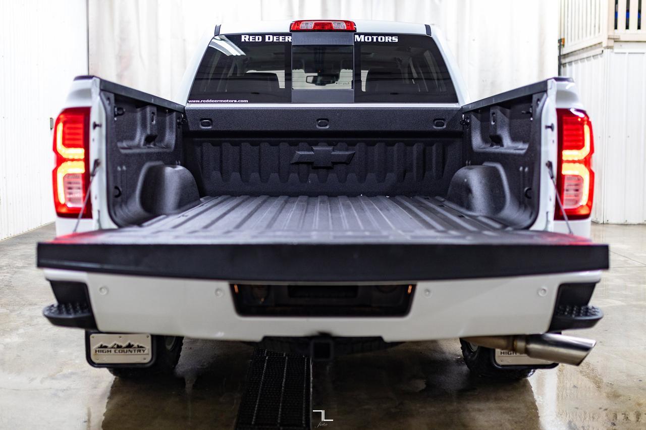 2017 Chevrolet Silverado 1500 4x4 Crew Cab High Country Leather Roof Nav BCam Red Deer AB