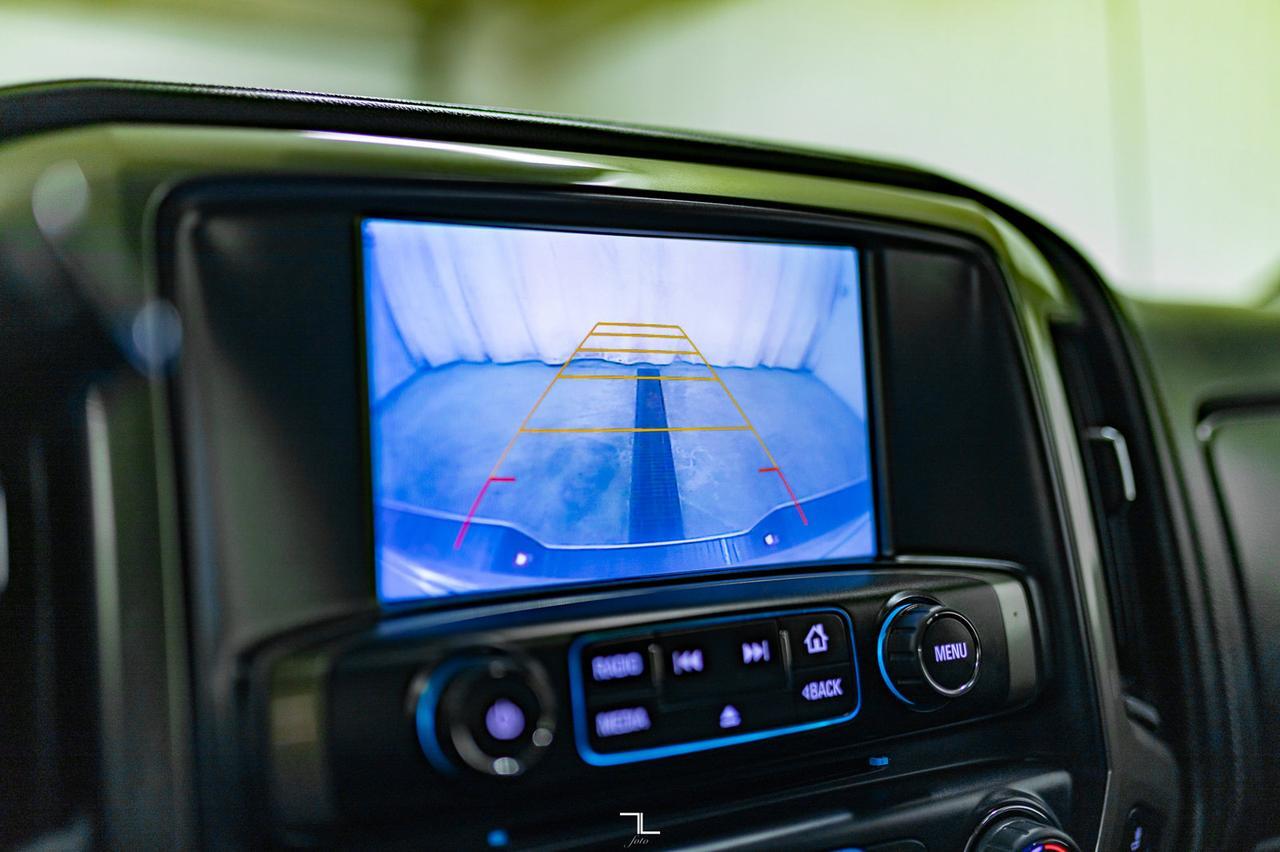 2017 Chevrolet Silverado 1500 4x4 Crew Cab High Country Leather Roof Nav BCam Red Deer AB