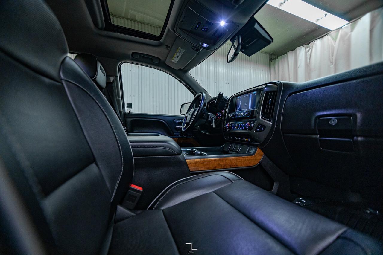 2017 Chevrolet Silverado 1500 4x4 Crew Cab High Country Leather Roof Nav BCam Red Deer AB