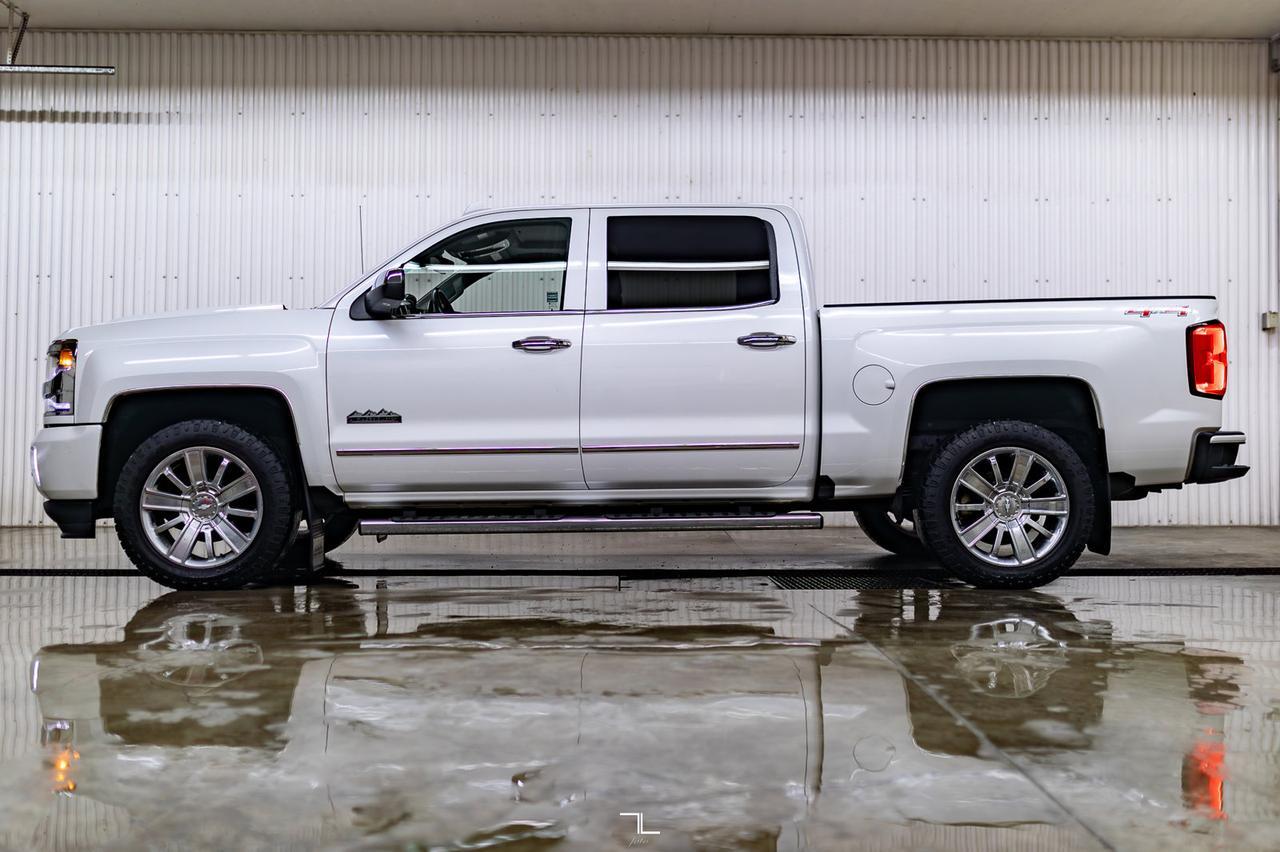 2017 Chevrolet Silverado 1500 4x4 Crew Cab High Country Leather Roof Nav BCam Red Deer AB