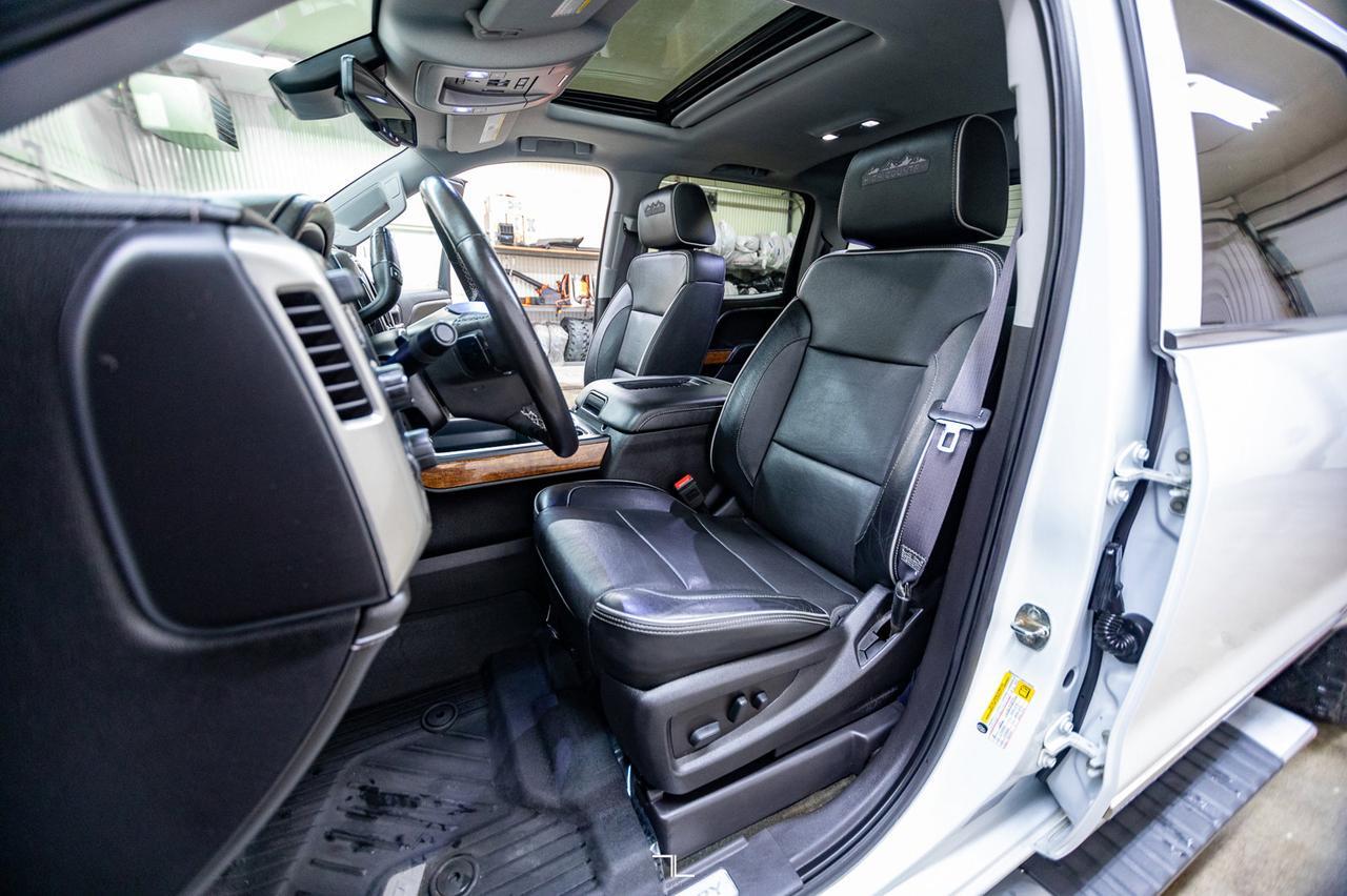 2017 Chevrolet Silverado 1500 4x4 Crew Cab High Country Leather Roof Nav BCam Red Deer AB