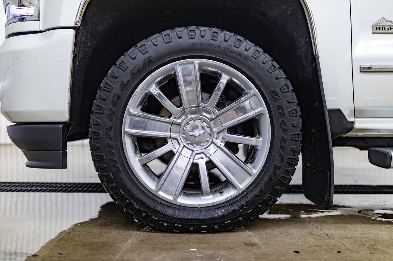 2017 Chevrolet Silverado 1500 4x4 Crew Cab High Country Leather Roof Nav BCam Red Deer AB