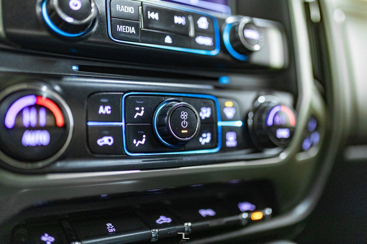 2017 Chevrolet Silverado 1500 4x4 Crew Cab High Country Leather Roof Nav BCam Red Deer AB