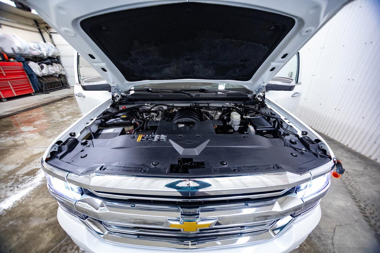 2017 Chevrolet Silverado 1500 4x4 Crew Cab High Country Leather Roof Nav BCam Red Deer AB