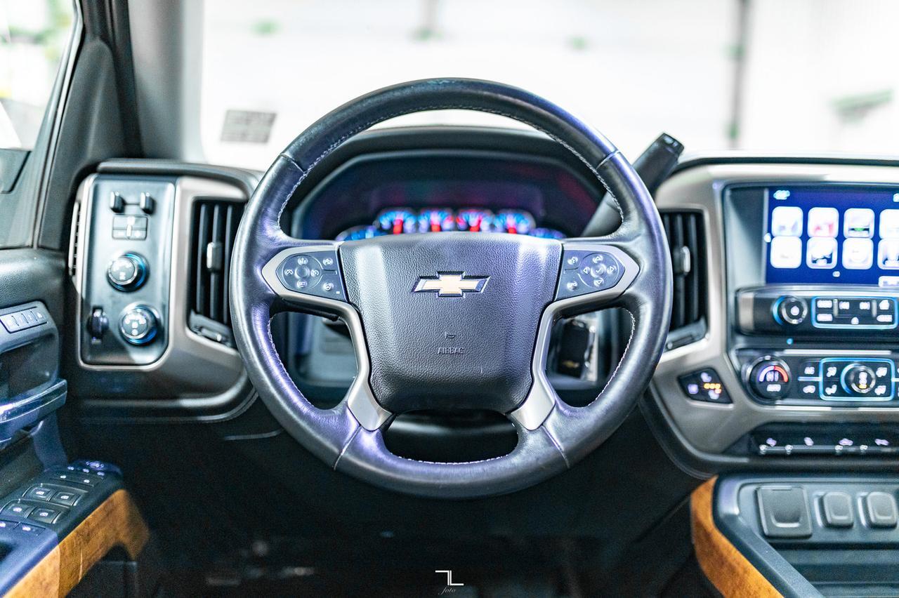 2017 Chevrolet Silverado 1500 4x4 Crew Cab High Country Leather Roof Nav BCam Red Deer AB