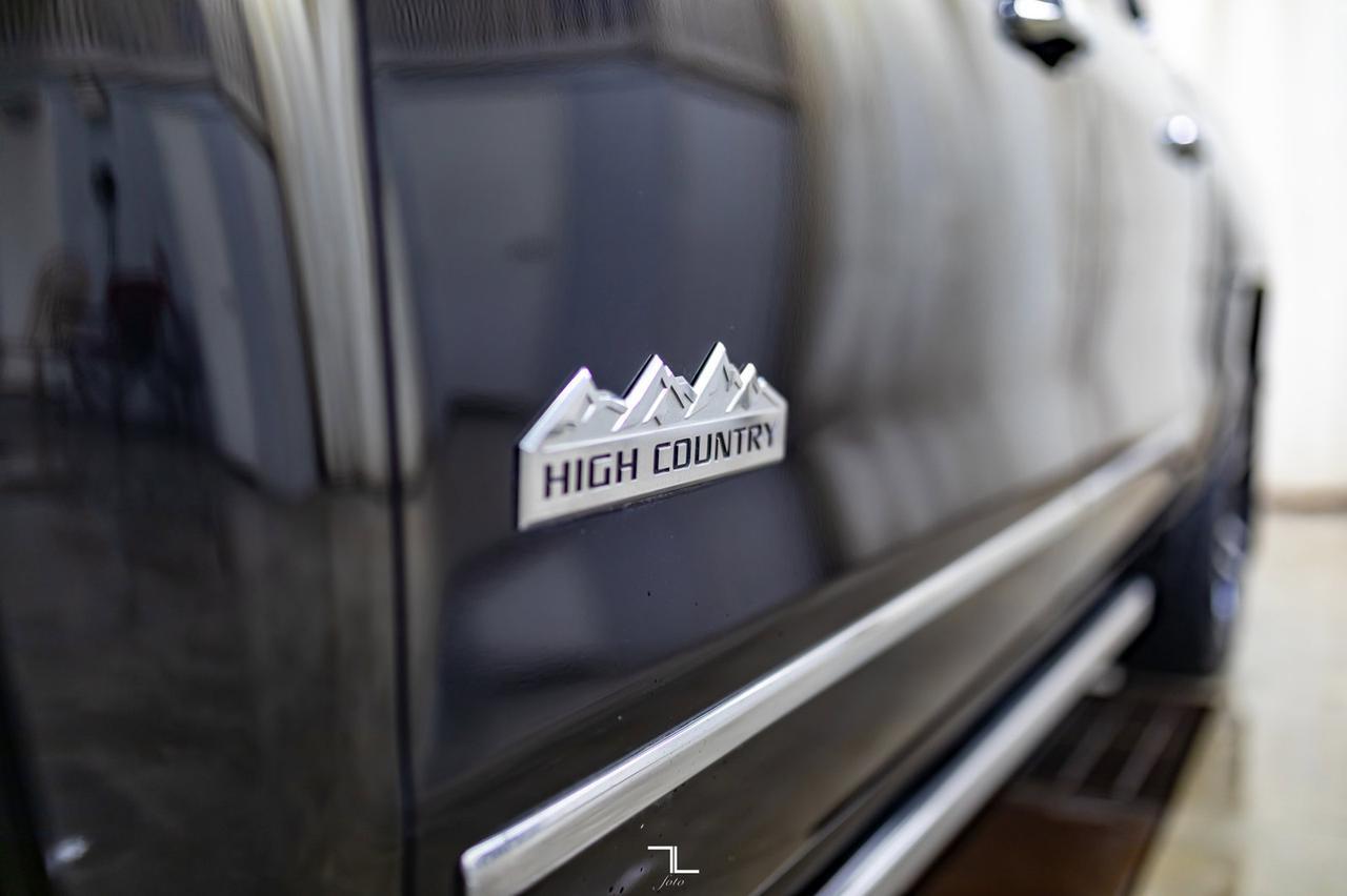 2017 Chevrolet Silverado 1500 4x4 Crew Cab High Country Leather Roof Nav BCam Red Deer AB