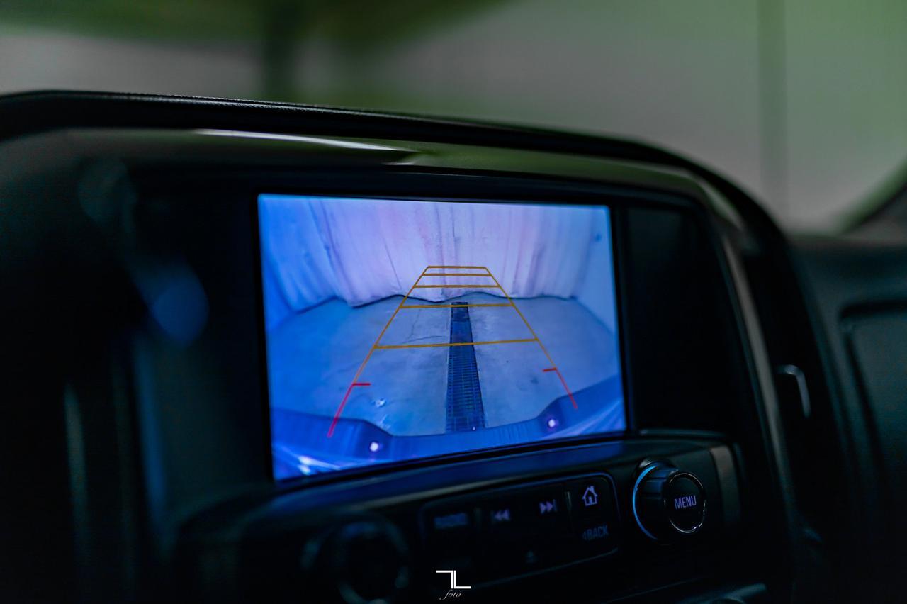 2017 Chevrolet Silverado 1500 4x4 Crew Cab High Country Leather Roof Nav BCam Red Deer AB