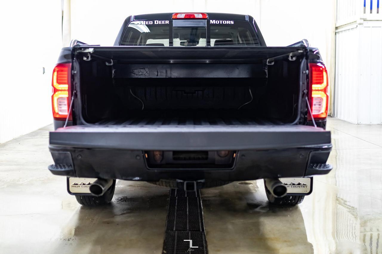 2017 Chevrolet Silverado 1500 4x4 Crew Cab High Country Leather Roof Nav BCam Red Deer AB