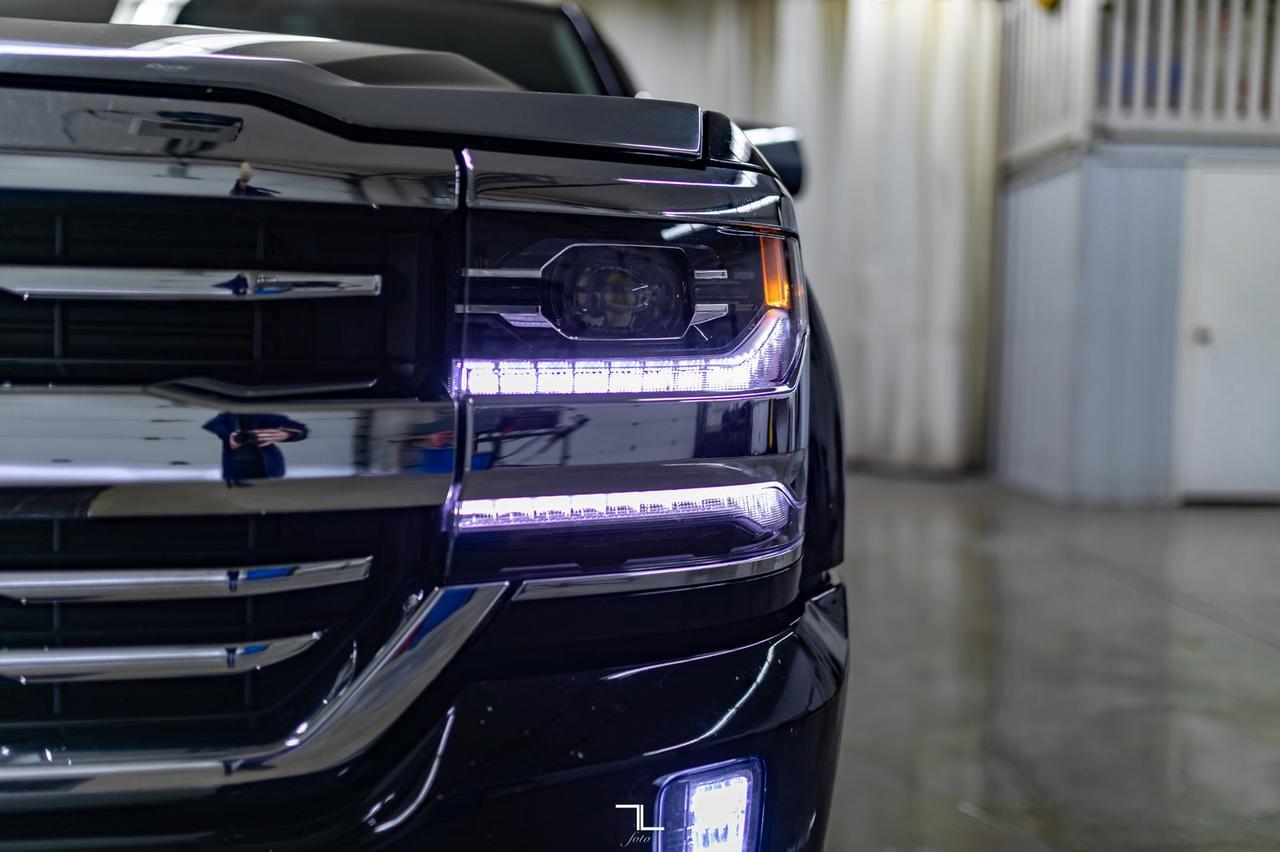 2017 Chevrolet Silverado 1500 4x4 Crew Cab High Country Leather Roof Nav BCam Red Deer AB