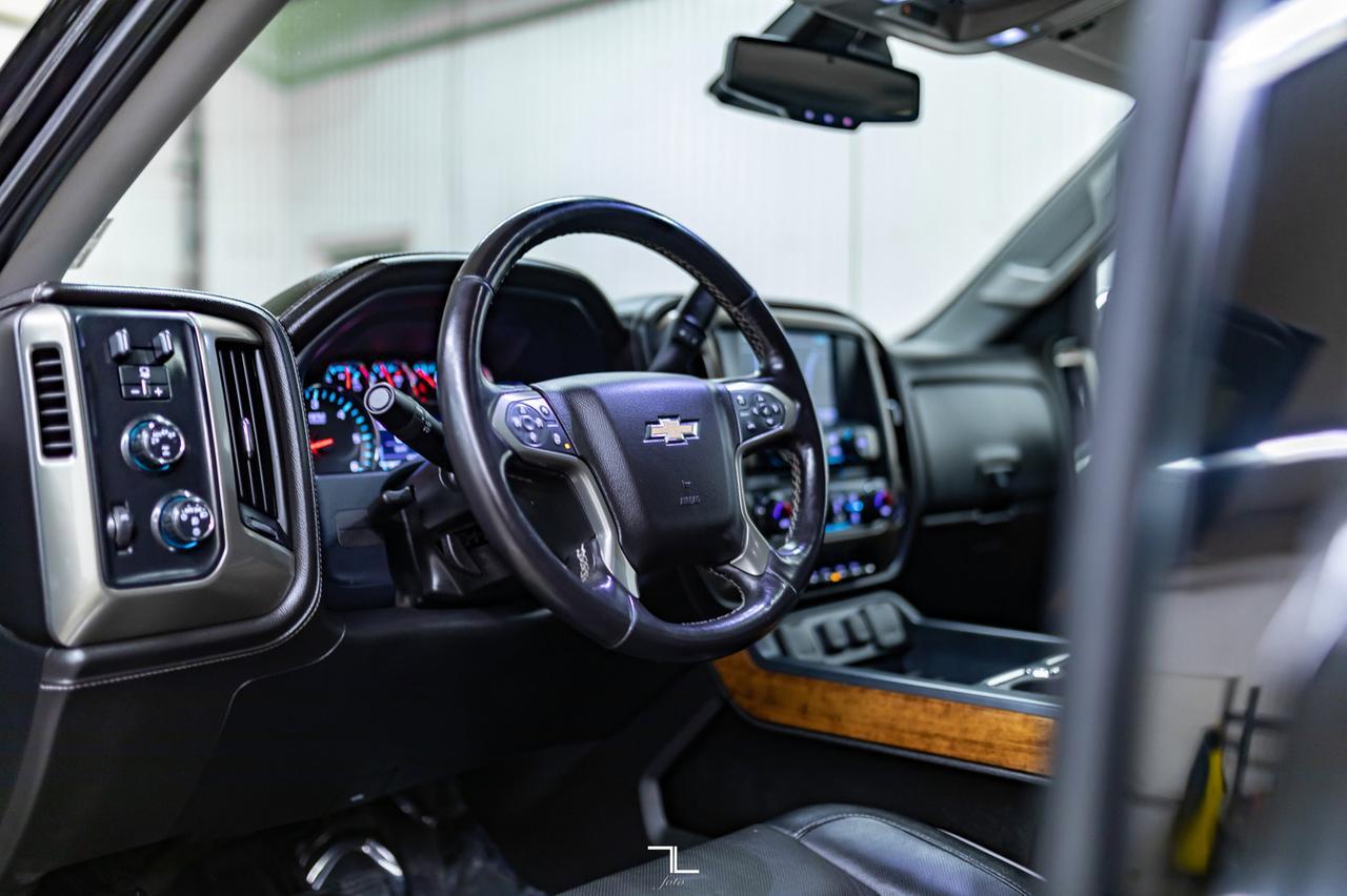 2017 Chevrolet Silverado 1500 4x4 Crew Cab High Country Leather Roof Nav BCam Red Deer AB