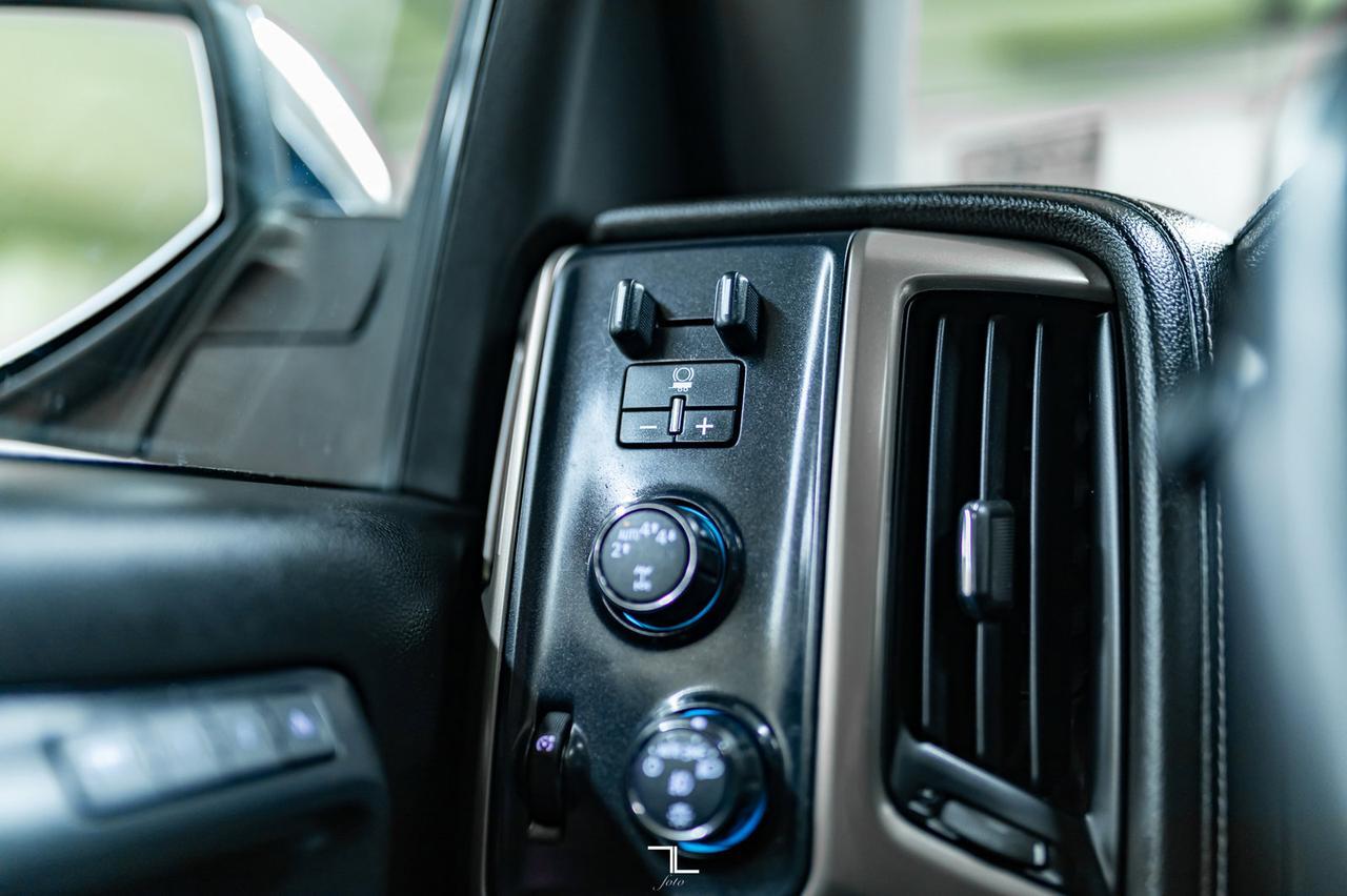 2017 Chevrolet Silverado 1500 4x4 Crew Cab High Country Leather Roof Nav BCam Red Deer AB