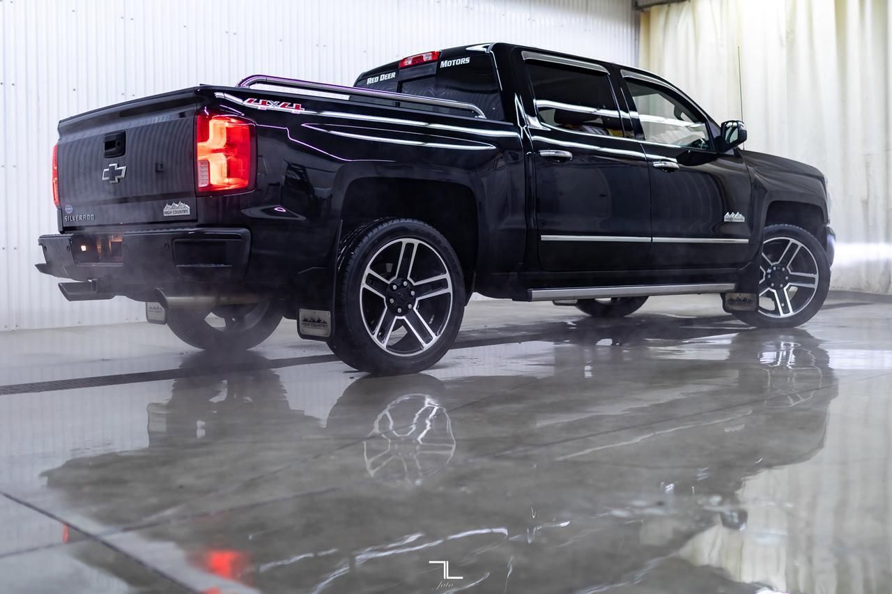 2017 Chevrolet Silverado 1500 4x4 Crew Cab High Country Leather Roof Nav BCam Red Deer AB