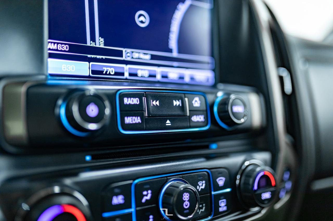 2017 Chevrolet Silverado 1500 4x4 Crew Cab High Country Leather Roof Nav BCam Red Deer AB