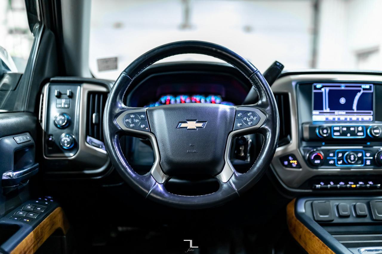 2017 Chevrolet Silverado 1500 4x4 Crew Cab High Country Leather Roof Nav BCam Red Deer AB