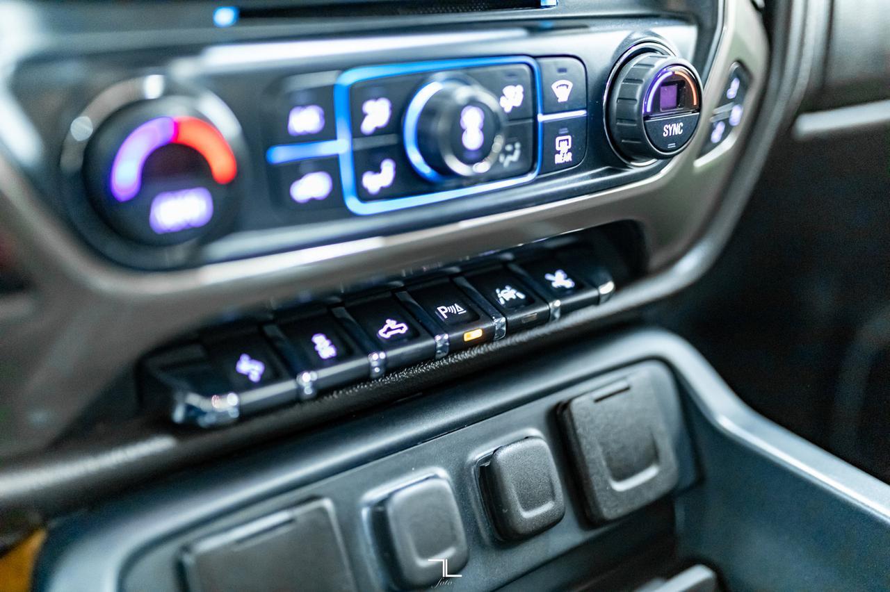 2017 Chevrolet Silverado 1500 4x4 Crew Cab High Country Leather Roof Nav BCam Red Deer AB