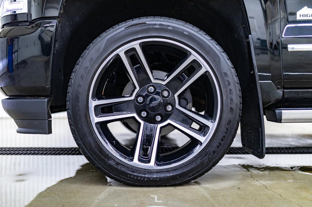 2017 Chevrolet Silverado 1500 4x4 Crew Cab High Country Leather Roof Nav BCam Red Deer AB