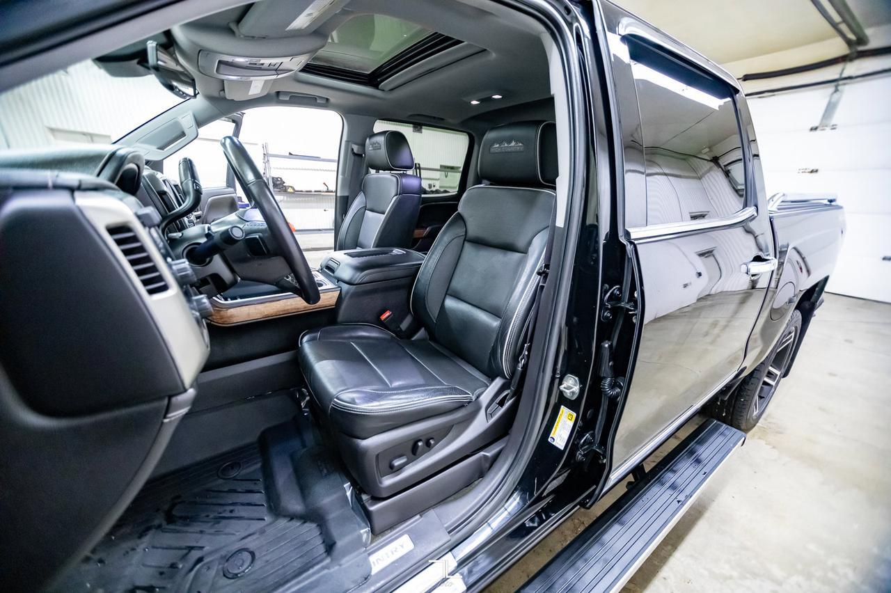 2017 Chevrolet Silverado 1500 4x4 Crew Cab High Country Leather Roof Nav BCam Red Deer AB