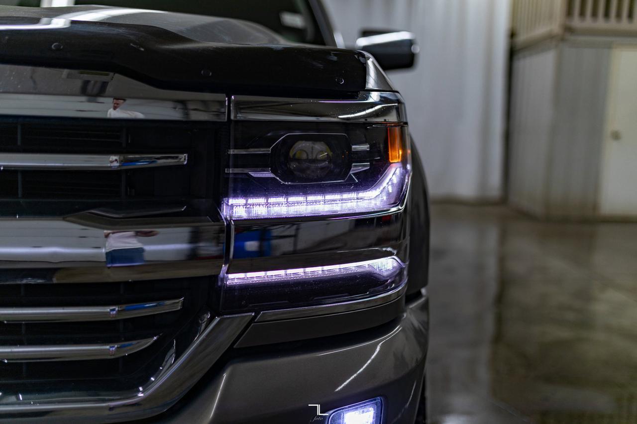 2017 Chevrolet Silverado 1500 4x4 Crew Cab High Country Leather Roof Nav Lift Red Deer AB