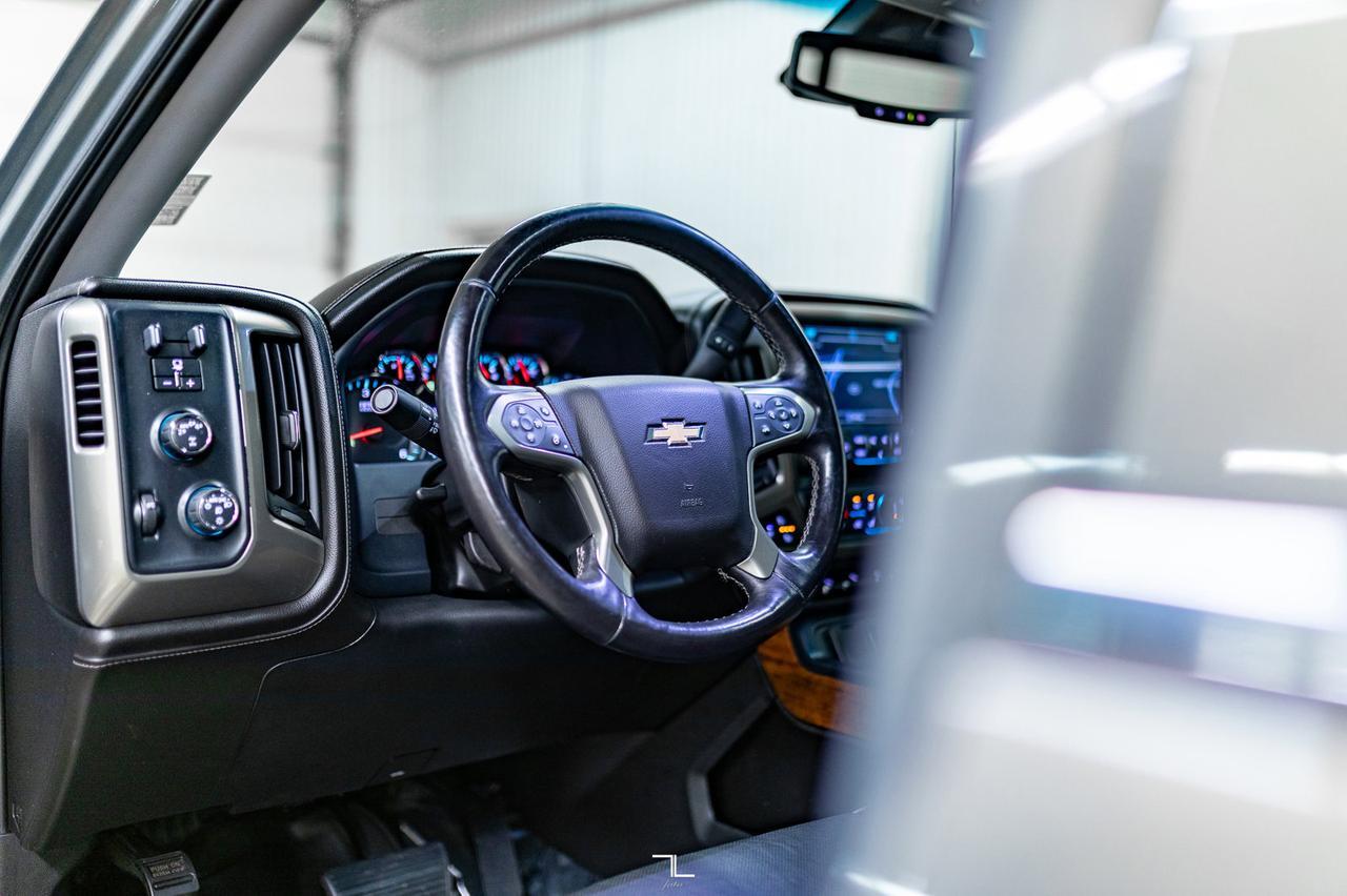 2017 Chevrolet Silverado 1500 4x4 Crew Cab High Country Leather Roof Nav Lift Red Deer AB