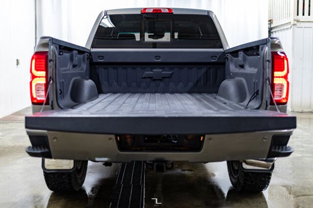 2017 Chevrolet Silverado 1500 4x4 Crew Cab High Country Leather Roof Nav Lift Red Deer AB