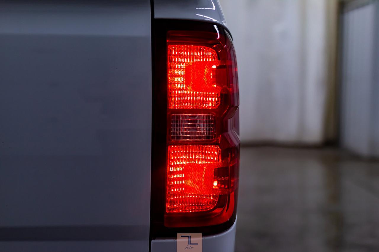 2017 Chevrolet Silverado 1500 4x4 Crew Cab LT Z71 BCam Red Deer AB