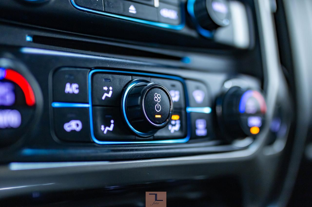 2017 Chevrolet Silverado 1500 4x4 Crew Cab LT Z71 BCam Red Deer AB