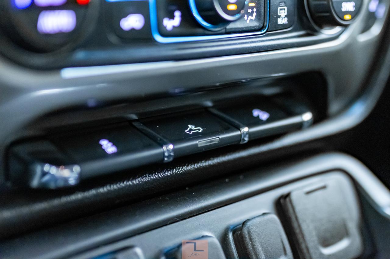 2017 Chevrolet Silverado 1500 4x4 Crew Cab LT Z71 BCam Red Deer AB