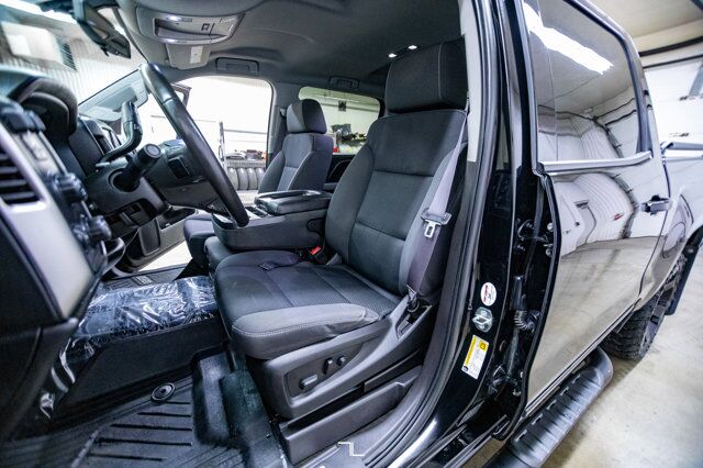 2017 Chevrolet Silverado 1500 4x4 Crew Cab LT Z71 BCam Red Deer AB