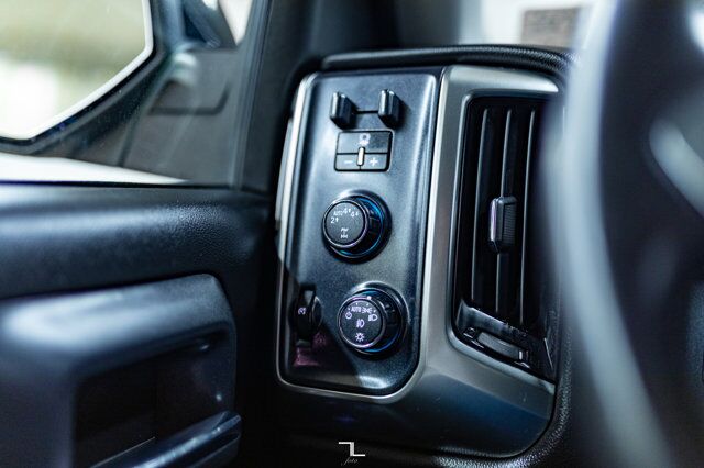 2017 Chevrolet Silverado 1500 4x4 Crew Cab LT Z71 BCam Red Deer AB