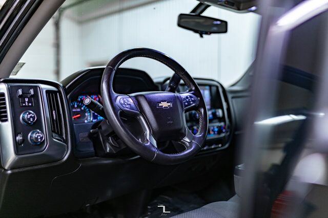 2017 Chevrolet Silverado 1500 4x4 Crew Cab LT Z71 BCam Red Deer AB