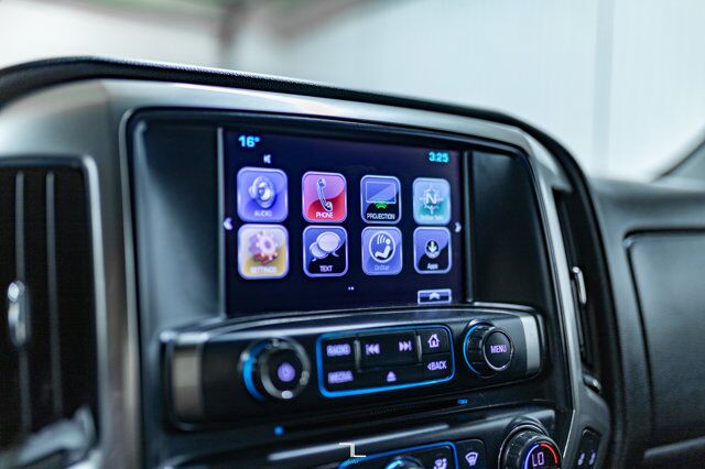 2017 Chevrolet Silverado 1500 4x4 Crew Cab LT Z71 BCam Red Deer AB