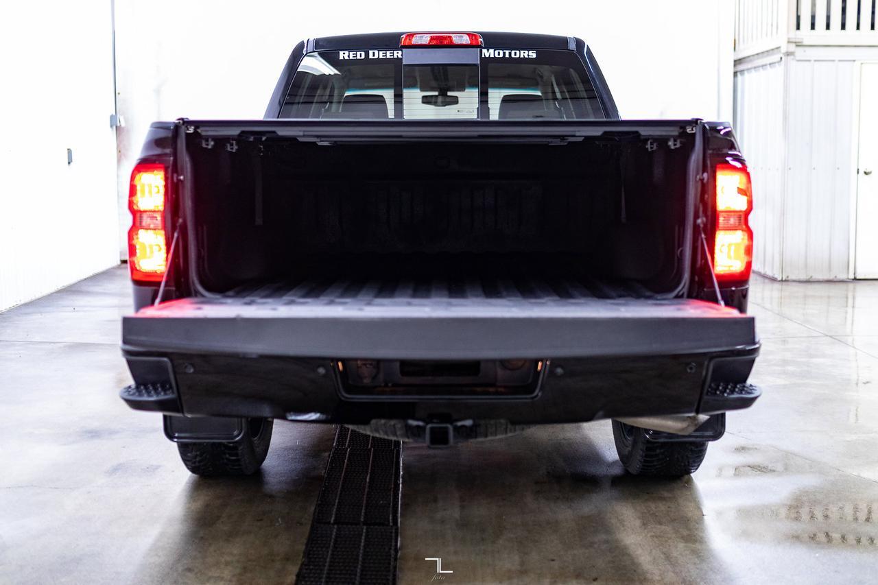 2017 Chevrolet Silverado 1500 4x4 Crew Cab LT Z71 Nav BCam Red Deer AB