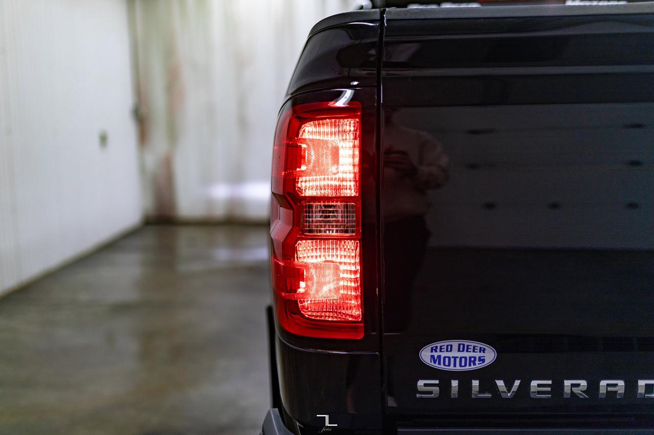 2017 Chevrolet Silverado 1500 4x4 Crew Cab LT Z71 Nav BCam Red Deer AB