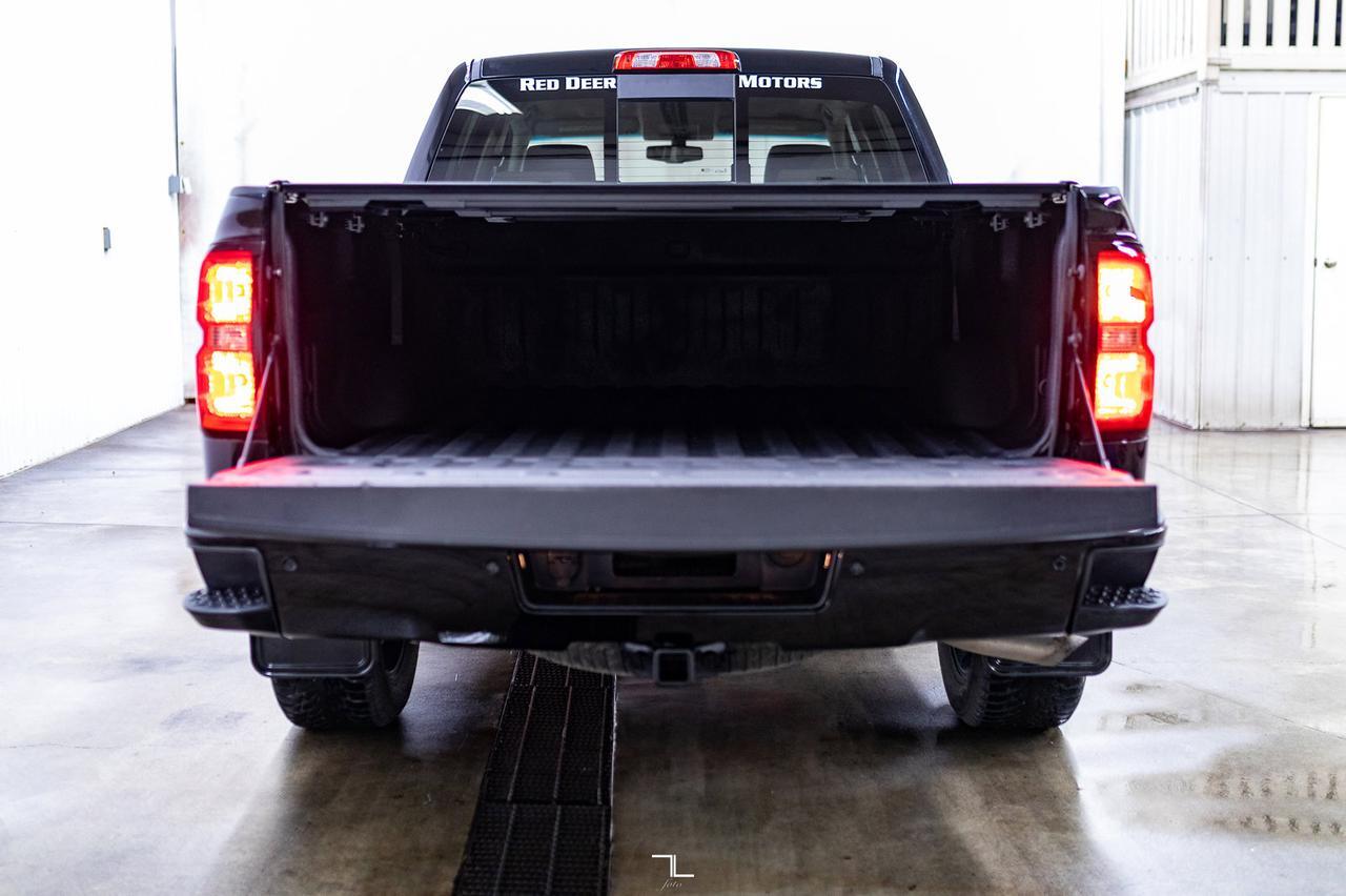 2017 Chevrolet Silverado 1500 4x4 Crew Cab LT Z71 Nav BCam Red Deer AB