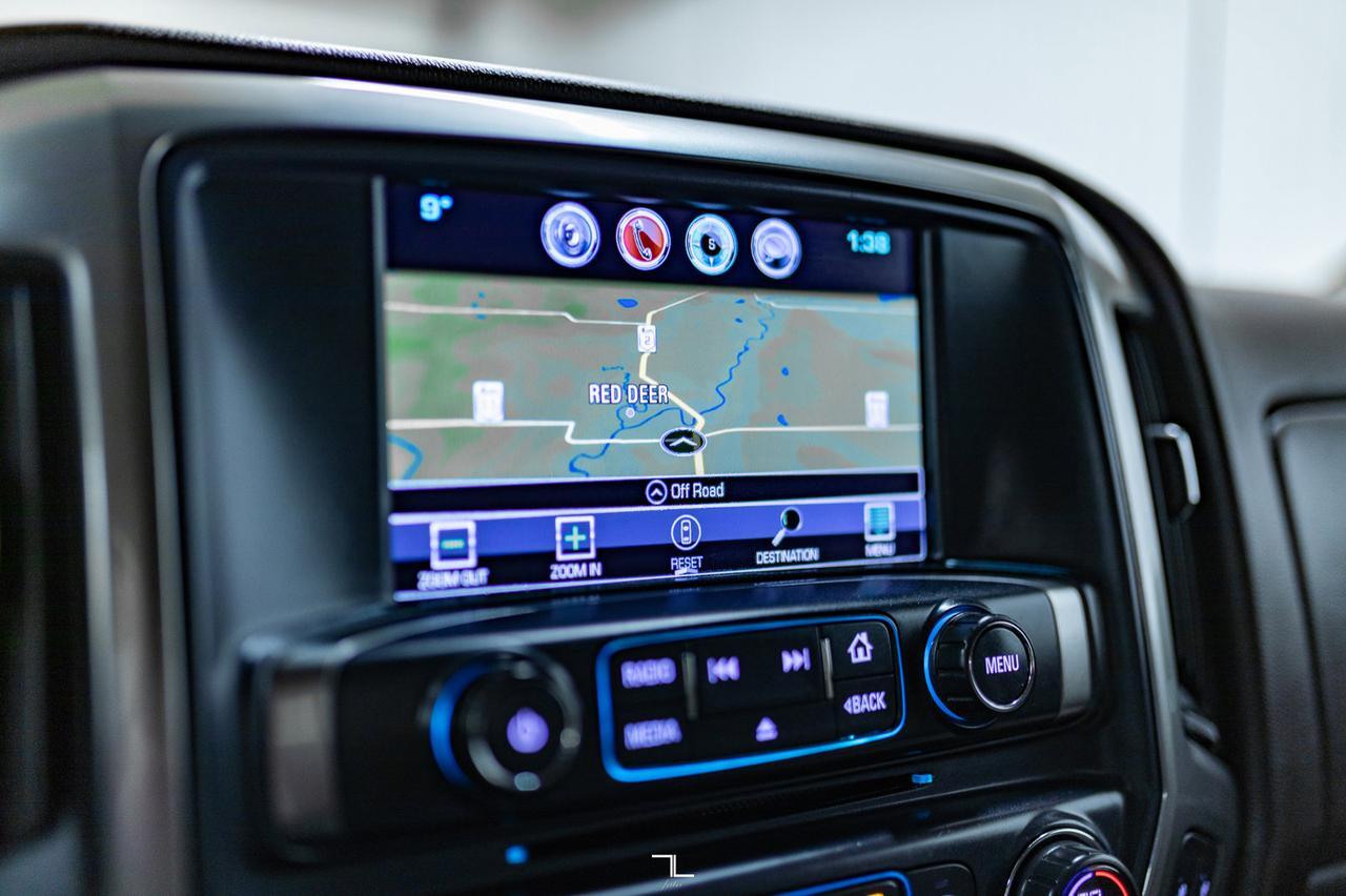 2017 Chevrolet Silverado 1500 4x4 Crew Cab LT Z71 Nav BCam Red Deer AB