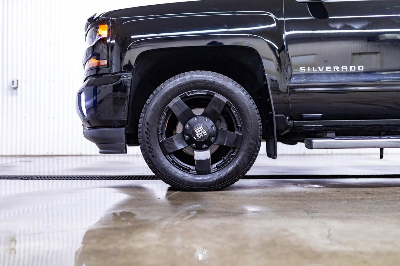 2017 Chevrolet Silverado 1500 4x4 Crew Cab LT Z71 Nav BCam Red Deer AB